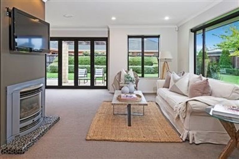 Photo of property in 19 Hemingway Place, Spencerville, Christchurch, 8083