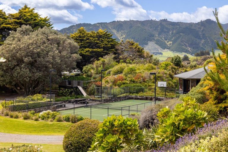 Photo of property in 24 Paetawa Road, Peka Peka, Waikanae, 5391
