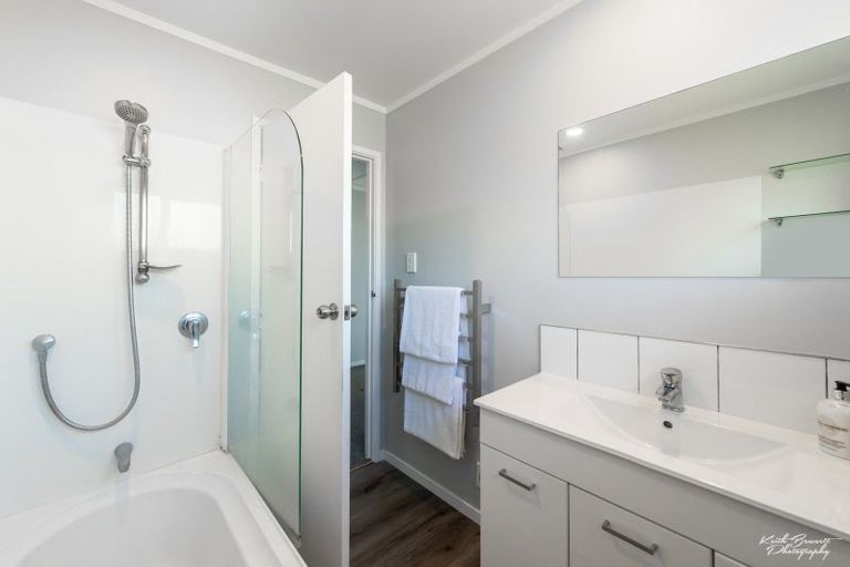 Photo of property in 118 Norana Road, Timberlea, Upper Hutt, 5018