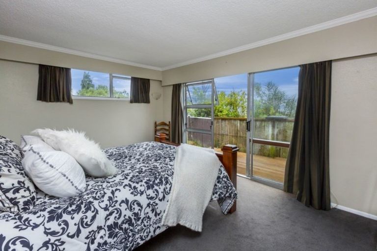 Photo of property in 4 Vista Crescent, Maoribank, Upper Hutt, 5018