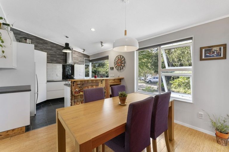 Photo of property in 15 Robert Grove, Paraparaumu, 5032