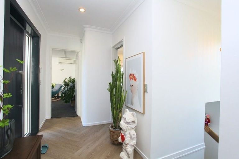 Photo of property in 23 Glenfern Road, Mellons Bay, Auckland, 2014