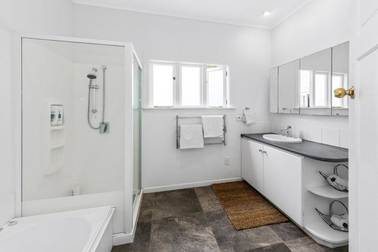 Photo of property in 16 Rossgrove Terrace, Mount Albert, Auckland, 1025