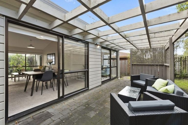 Photo of property in 487a Beach Road, Murrays Bay, Auckland, 0630