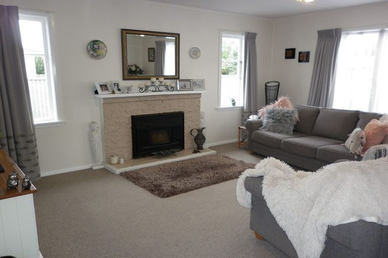 Photo of property in 21 Philip Street, Carterton, 5713