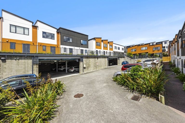 Photo of property in Rf202b, 16/18 Hewlett Road, Massey, Auckland, 0614