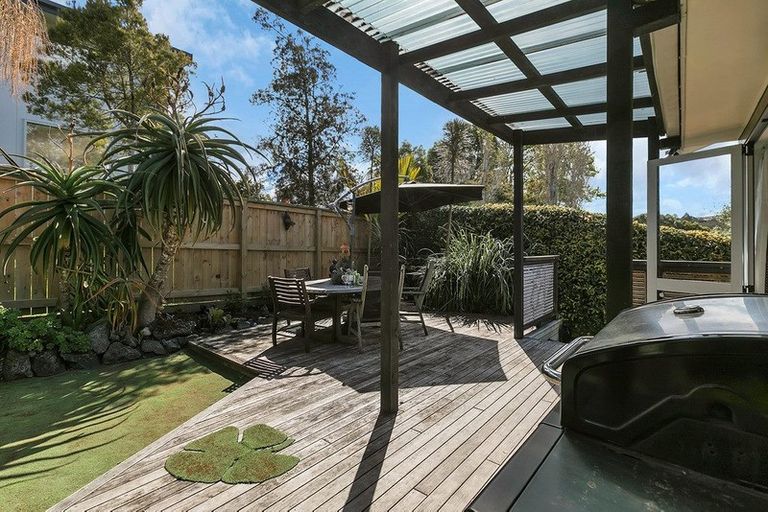Photo of property in 47 Vandeleur Avenue, Birkdale, Auckland, 0626