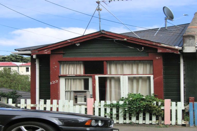 Photo of property in 122 Russell Terrace, Berhampore, Wellington, 6023