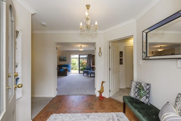 Photo of property in 24 Greenwood Place, Fitzherbert, Palmerston North, 4410