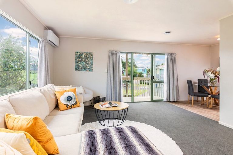 Photo of property in 1/12 Kelkirk Street, Kelston, Auckland, 0602
