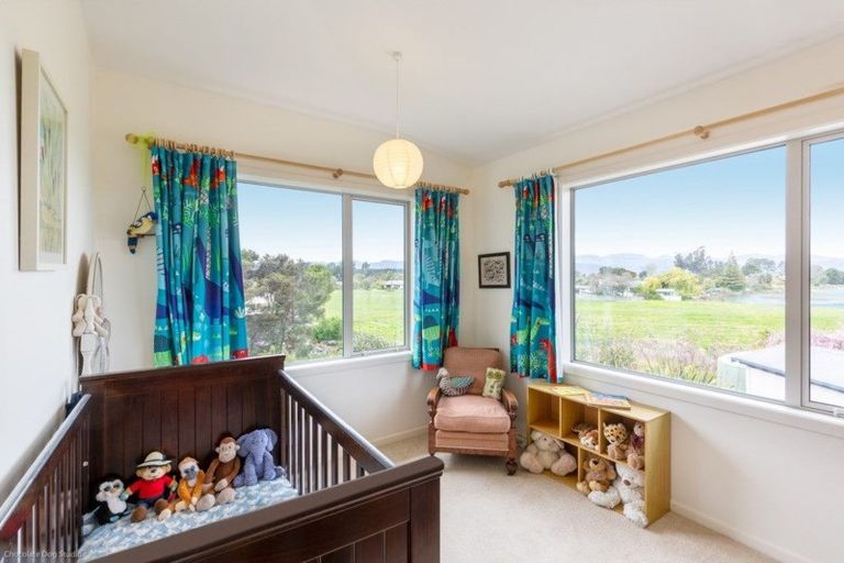 Photo of property in 12 Coutts Place, Mapua, 7005