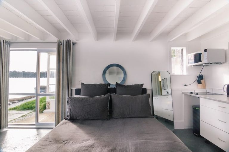 Photo of property in 18c Trevor Terrace, Paremata, Porirua, 5024