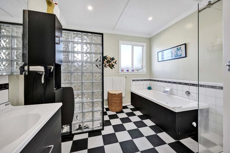 Photo of property in 227 South Road, Hawera, 4610