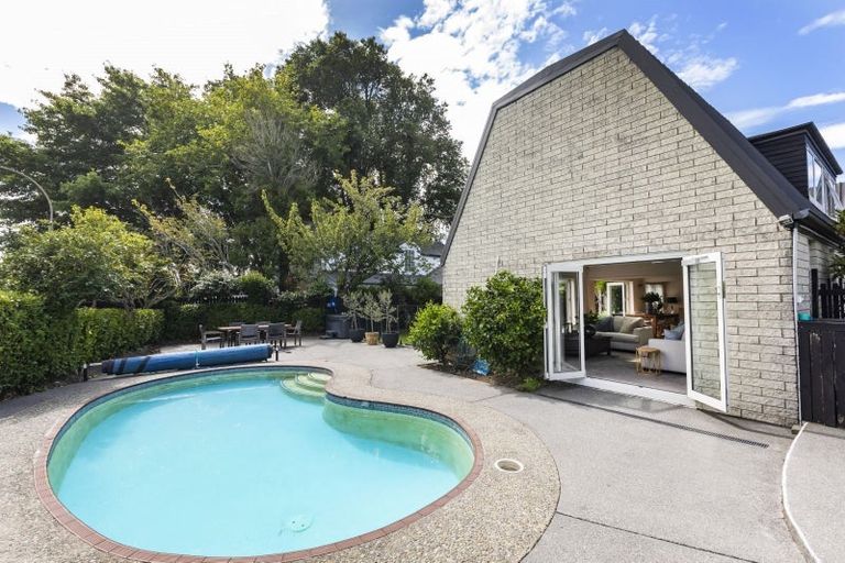 Photo of property in 1 Hanover Place, Ilam, Christchurch, 8041