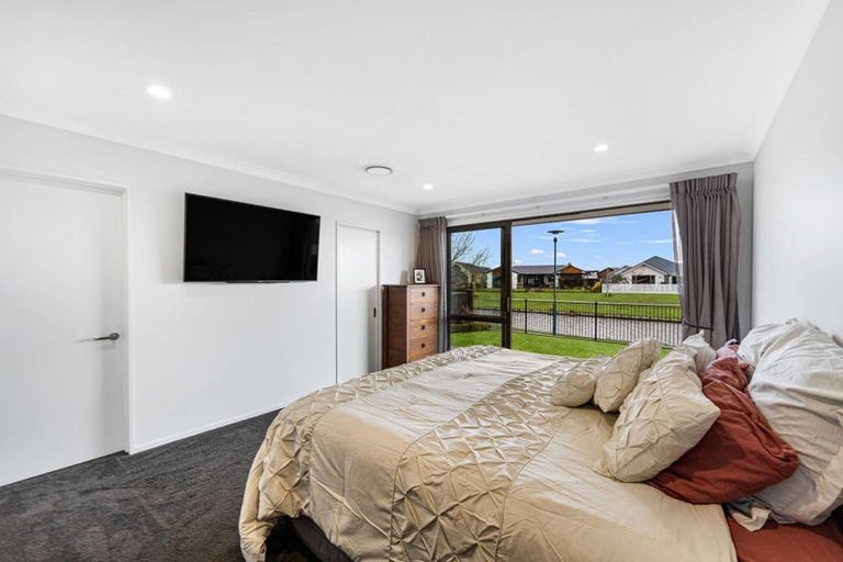 Photo of property in 62 Tiritiri Moana Drive, Pegasus, 7612