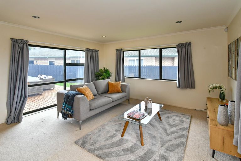 Photo of property in 24 Greig Place, Pukekohe, 2120