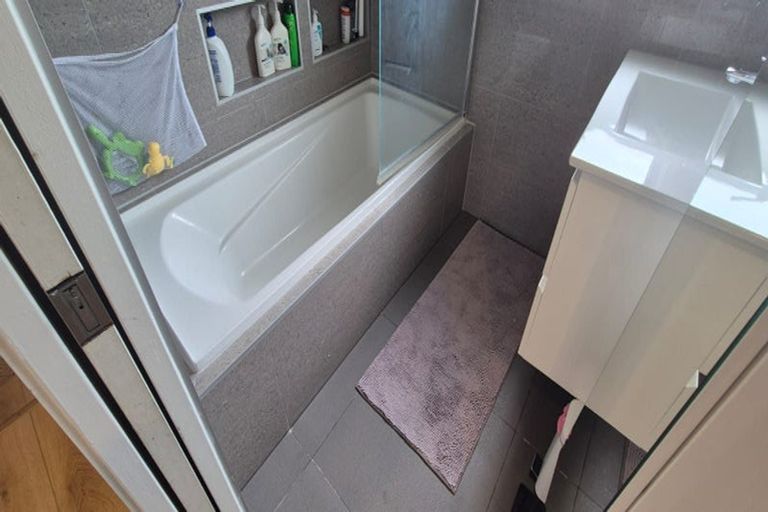 Photo of property in 55 Allington Road, Massey, Auckland, 0614