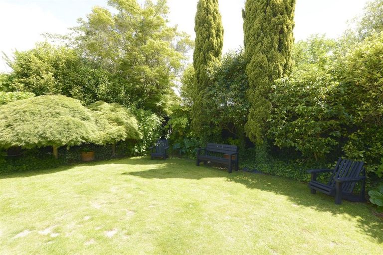 Photo of property in 18 Highland Place, Avonhead, Christchurch, 8042