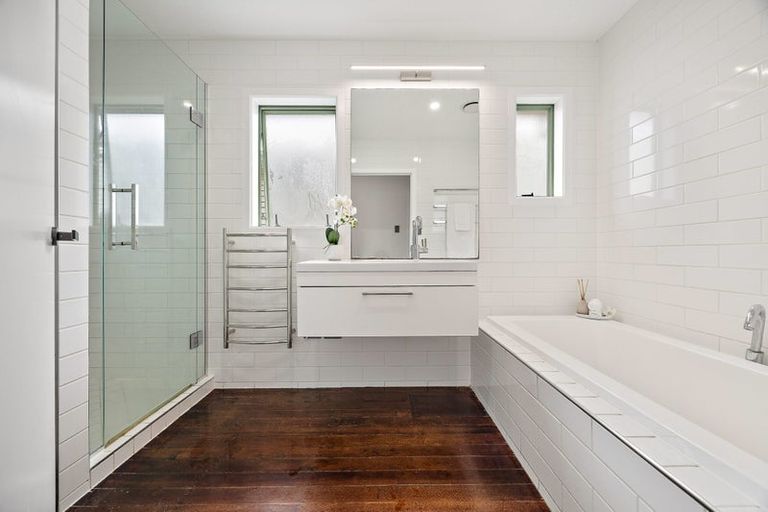 Photo of property in 2 Wharf Road, Te Atatu Peninsula, Auckland, 0610