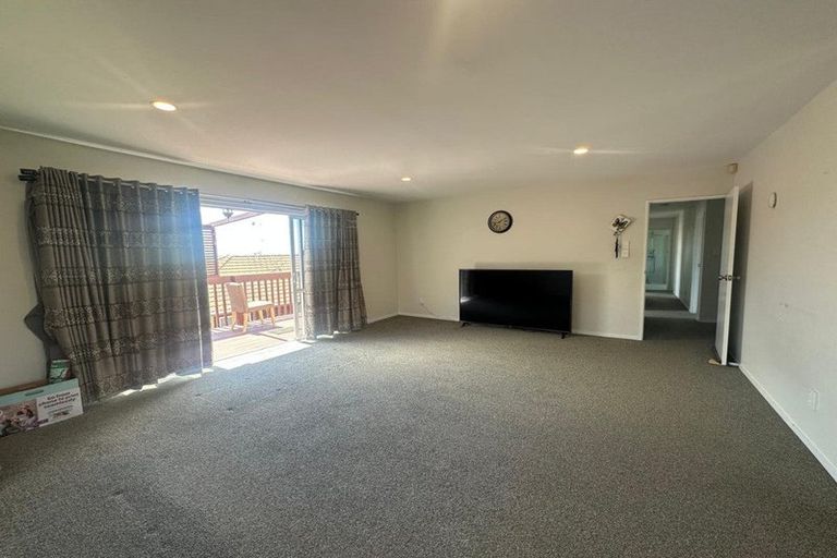 Photo of property in 15a Te Atatu Road, Te Atatu South, Auckland, 0610
