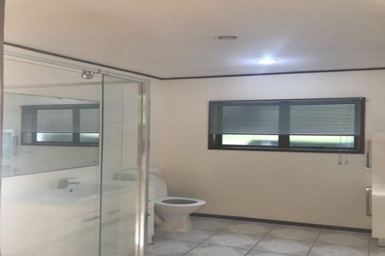 Photo of property in 13 Charles Dickens Drive, Mellons Bay, Auckland, 2014