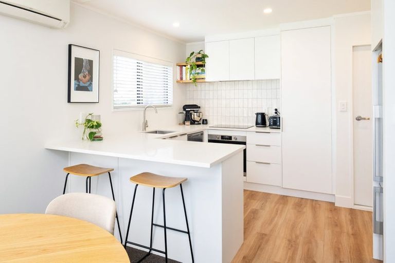 Photo of property in 1 Lowther Place, Taradale, Napier, 4112