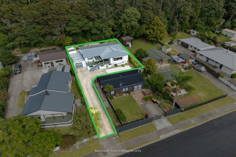 Photo of property in 123 Park Avenue, Whangamata, 3620