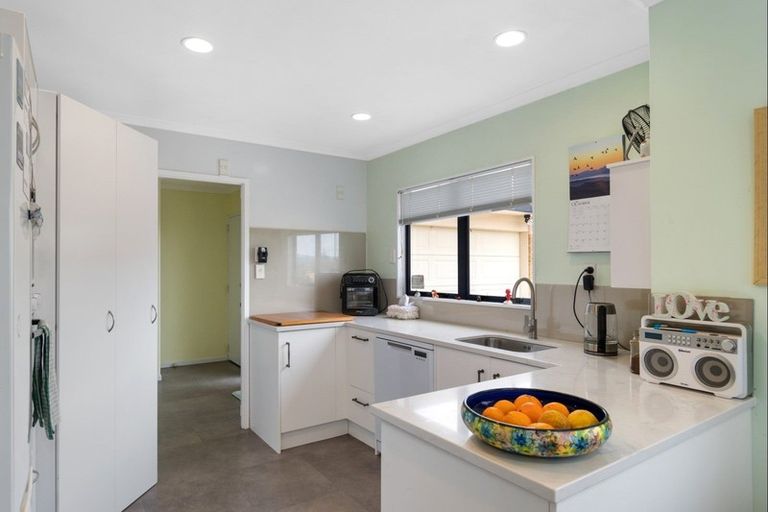 Photo of property in 25 Village Park Drive, Welcome Bay, Tauranga, 3112