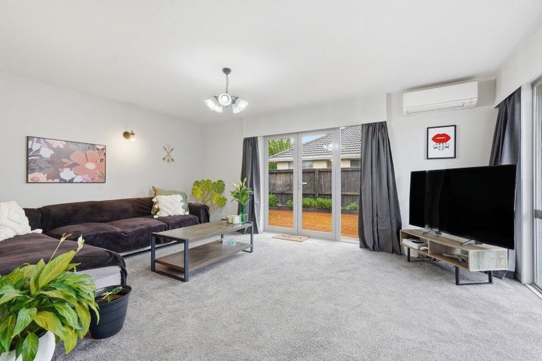 Photo of property in 1/106 Lake Terrace Road, Burwood, Christchurch, 8061