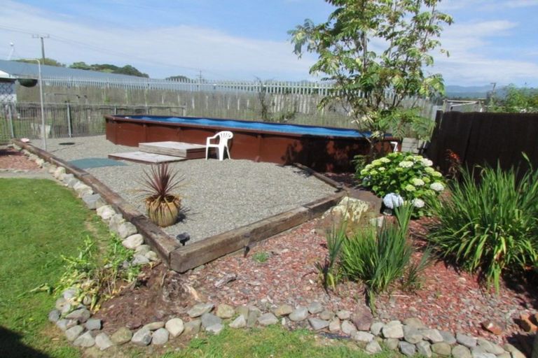 Photo of property in 80 Tararua Road, Levin, 5571