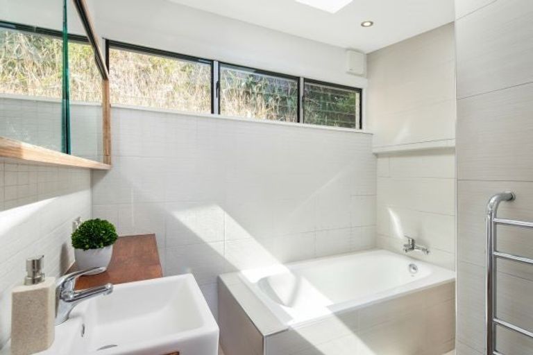 Photo of property in 72 Owhiro Bay Parade, Owhiro Bay, Wellington, 6023