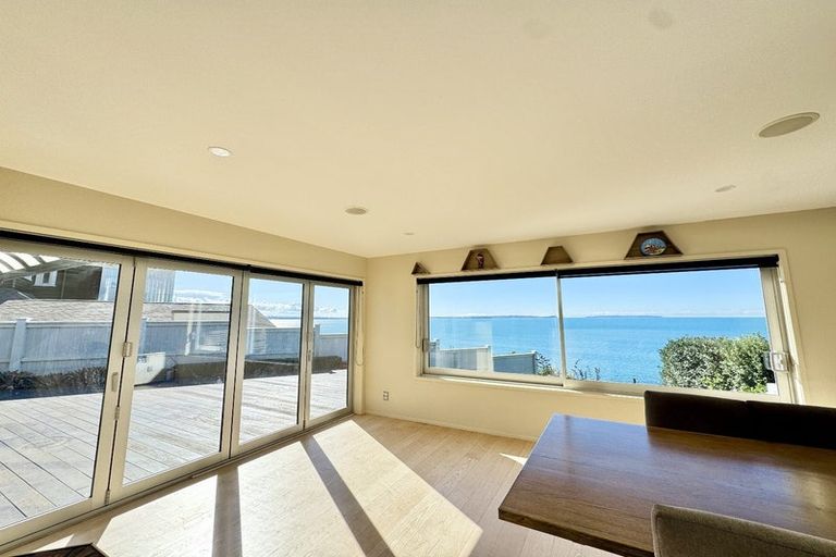 Photo of property in 2 Cliff Road, Torbay, Auckland, 0630
