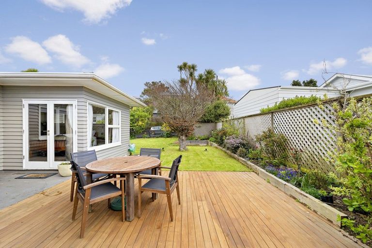 Photo of property in 6 Clifford Road, Johnsonville, Wellington, 6037