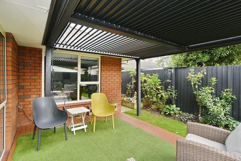 Photo of property in 2/43 Kedleston Drive, Avonhead, Christchurch, 8042
