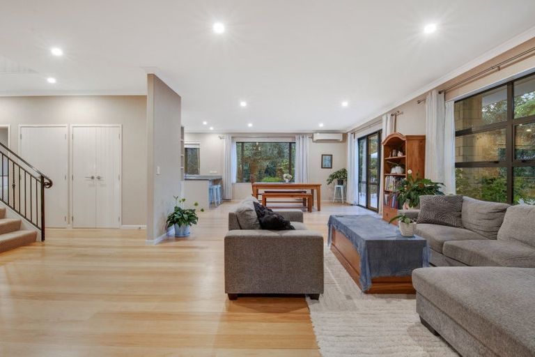 Photo of property in 22 Bur Oak Terrace, Schnapper Rock, Auckland, 0632