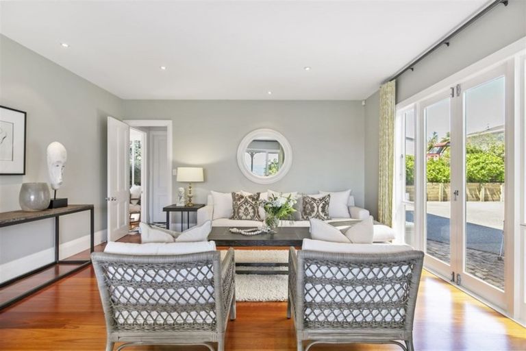 Photo of property in 2 Brassey Road, Birkenhead, Auckland, 0626