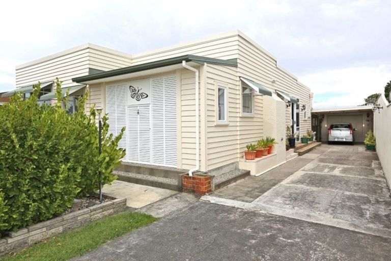 Photo of property in 417 Massey Street, Akina, Hastings, 4122