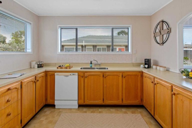 Photo of property in 2/41 Riverside Road, Orewa, 0931