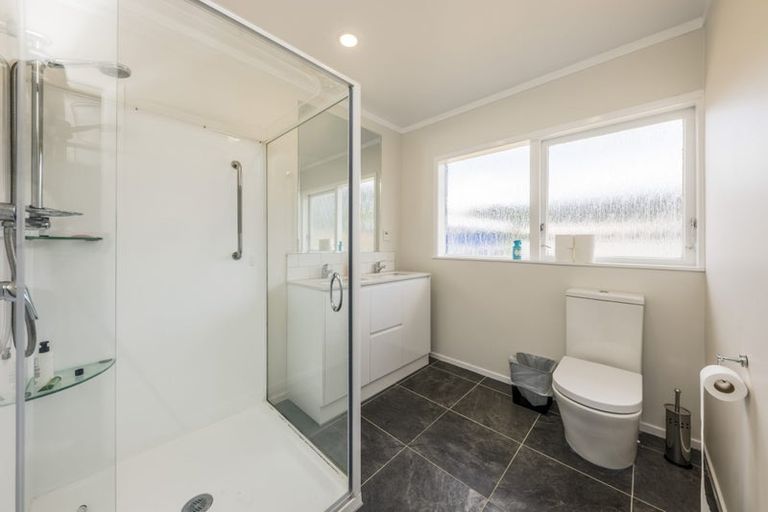 Photo of property in 32 Beach Road, Pahurehure, Papakura, 2113