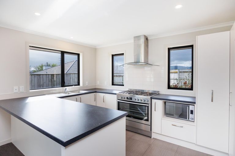 Photo of property in 8 Gibraltar Way, Fitzherbert, Palmerston North, 4410
