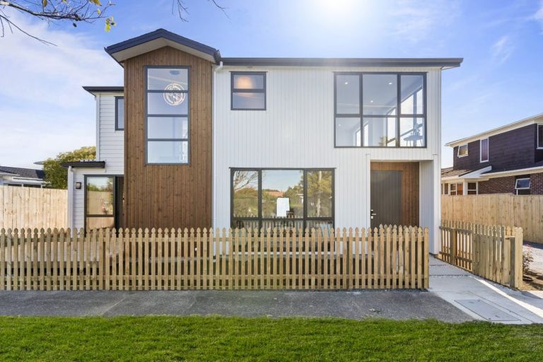 Photo of property in 24a Tamaki Bay Drive, Pakuranga, Auckland, 2010