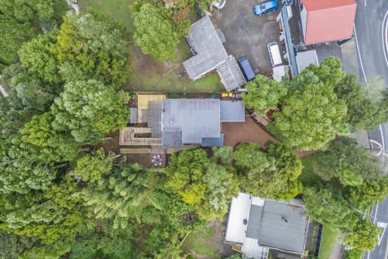 Photo of property in 220 Woodlands Park Road, Titirangi, Auckland, 0604