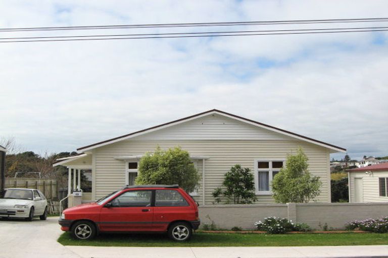 Photo of property in 13 Lawry Street, Moturoa, New Plymouth, 4310