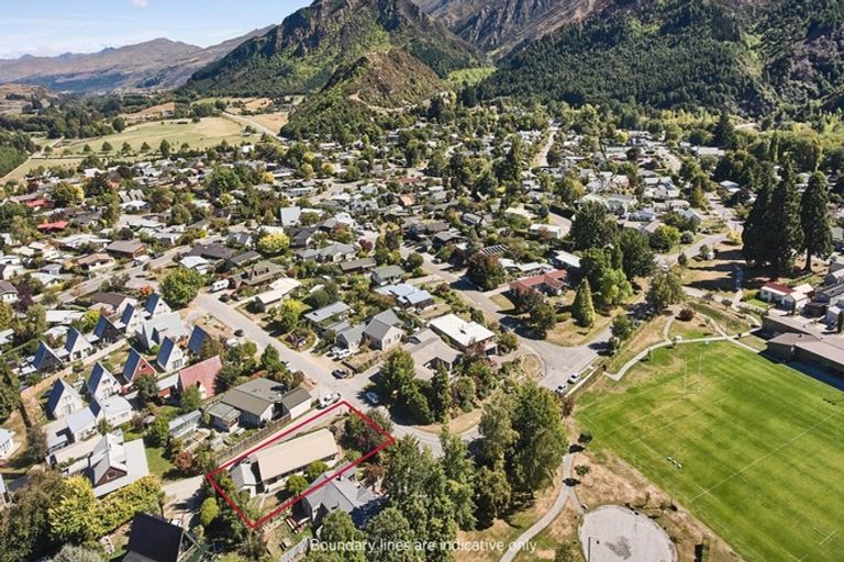 Photo of property in 11 Inverness Crescent, Arrowtown, 9302