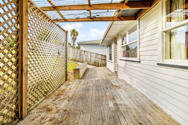 Photo of property in 73 Fairclough Road, Beach Haven, Auckland, 0626