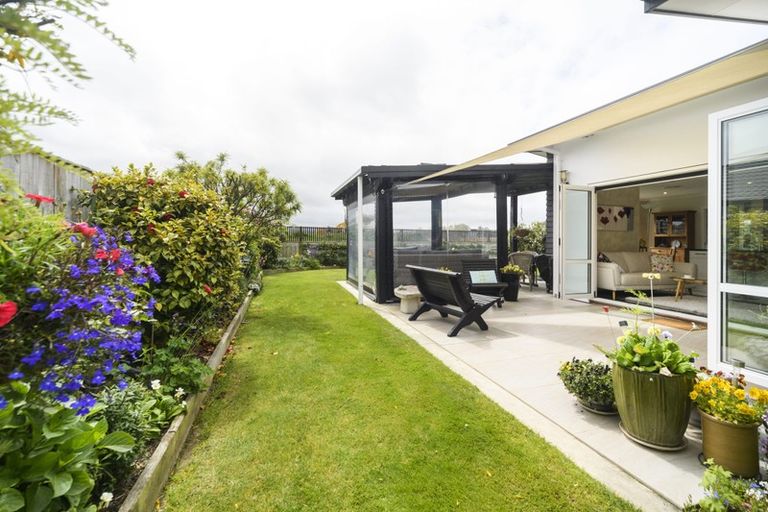 Photo of property in 20 Lorenzo Place, Kelvin Grove, Palmerston North, 4414