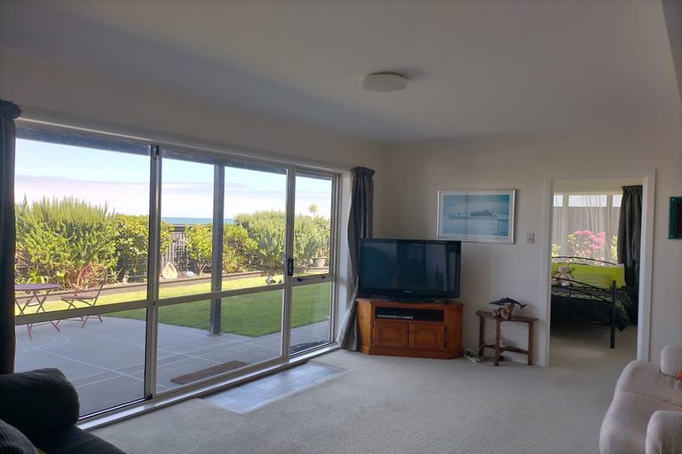 Photo of property in 9 Moana Road, Plimmerton, Porirua, 5026