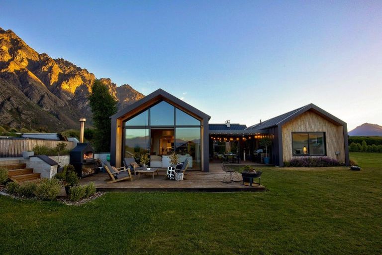 Photo of property in 6 Stockyard Lane, Jacks Point, Queenstown, 9371