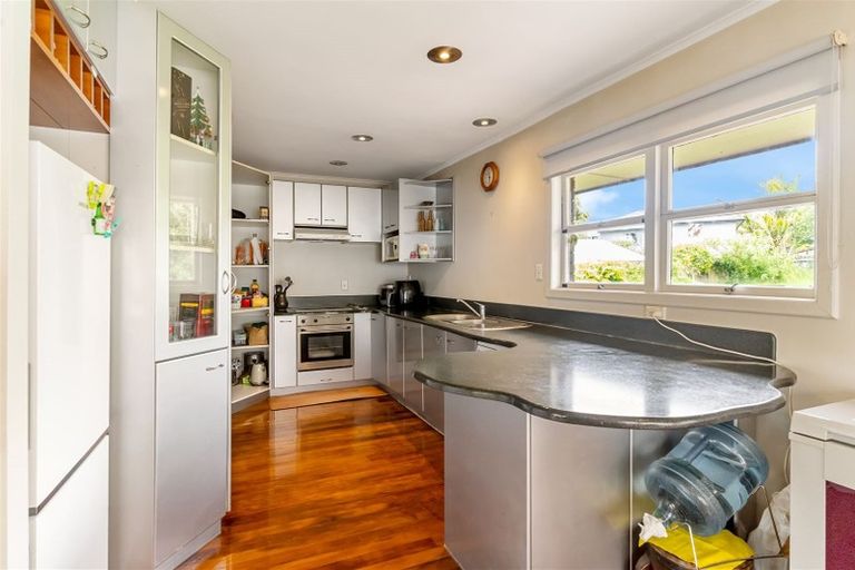 Photo of property in 14 Kennedy Avenue, Forrest Hill, Auckland, 0620