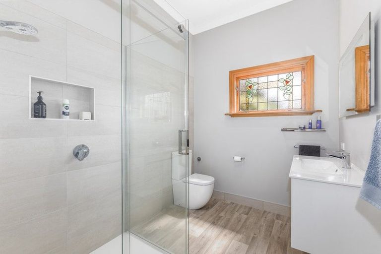 Photo of property in 21 Farm Road, Northland, Wellington, 6012